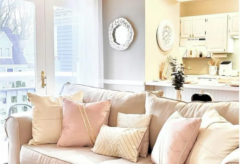 Luxe Villa- mins from Mohegan Sun with fireplace, jacuzzi, sauna/pools, and spa - Image 1