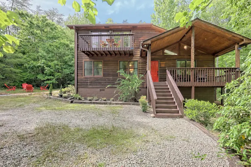 Ruby Charm 5BR Cabin near Helen Main St, Anna Ruby Falls & Tanglewood! 🍁 - Image 1