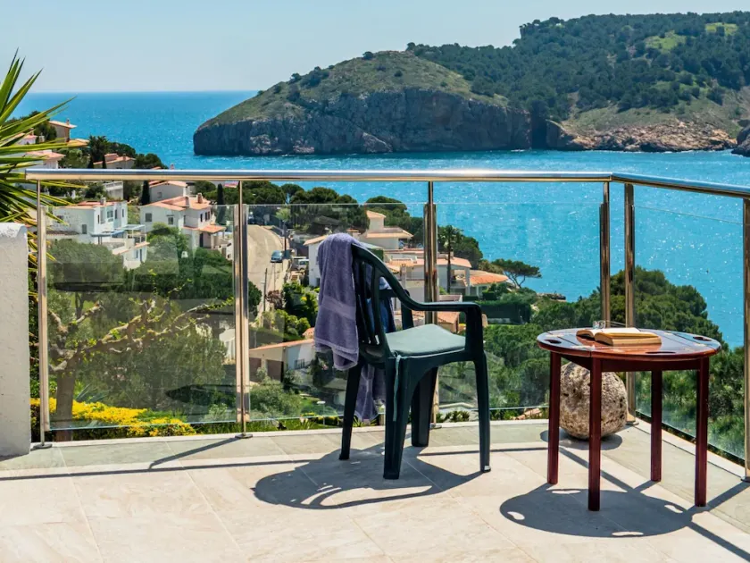 Costabravaforrent Palas Atenea er et hus til 6 med udsigt Cala Montgó - Image 1
