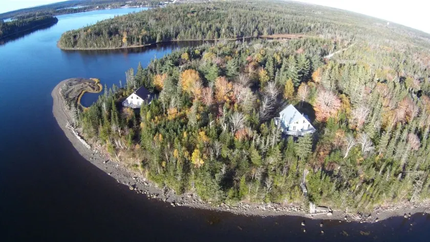DIRECTLY BY THE SEA with fantastic panoramic views and private beach + jetty - Image 1