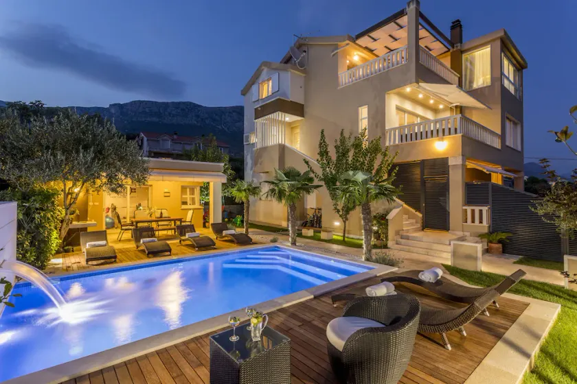 Villa Fox Exclusive - Image 1