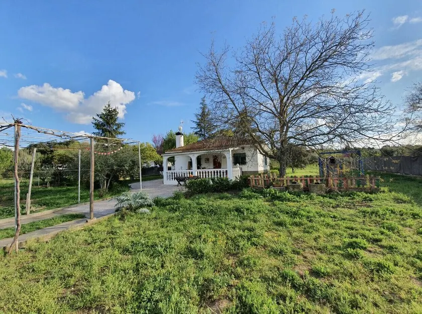 Rural house next to the river with private pool, fireplace, swings and barbecue. - Image 1