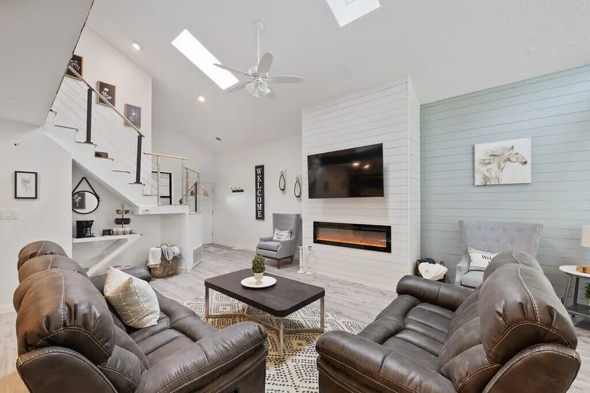 Luxury Adobe Townhouse w/Complimentary Breakfast - Image 1
