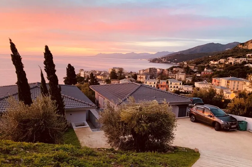 Detached villa - 2 south-facing terraces - Exceptional sea view - 5 minutes from the beach - Image 1