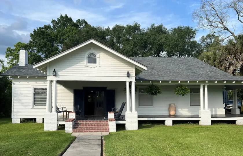 Downtown Craftsman home w/ lovely front porch. Walk to restaurants & antiques.   - Image 1