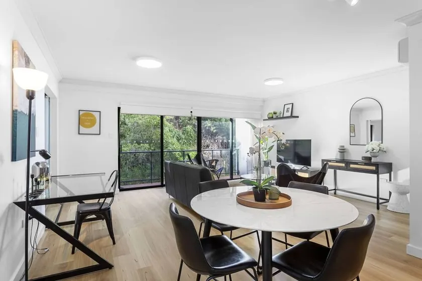 Urban Boho Chic 2BR Retreat w Balcony, Perth CBD - Image 1