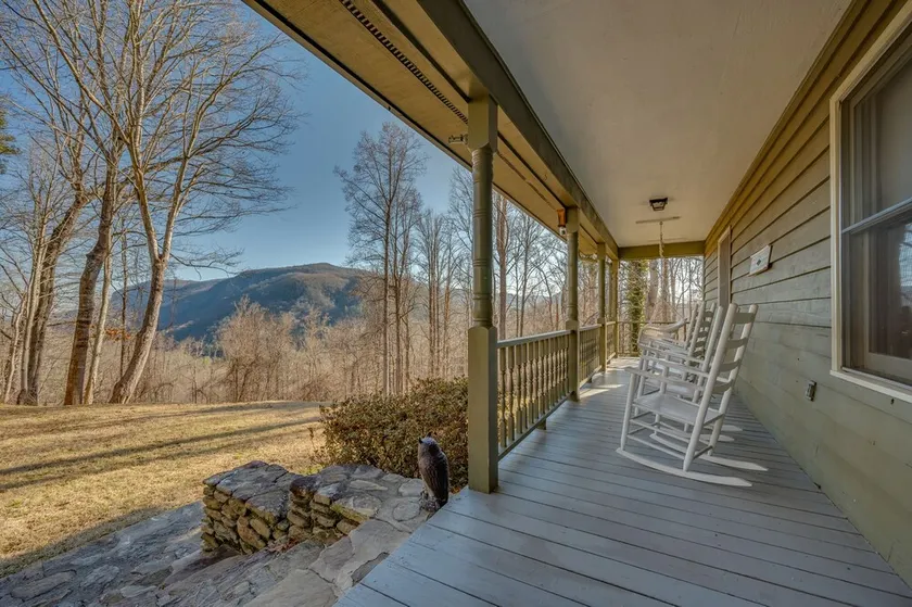 SECLUDED HICKORY NUT GAP HOME WITH MOUNTAIN VIEWS AND PRIVACY - Image 1