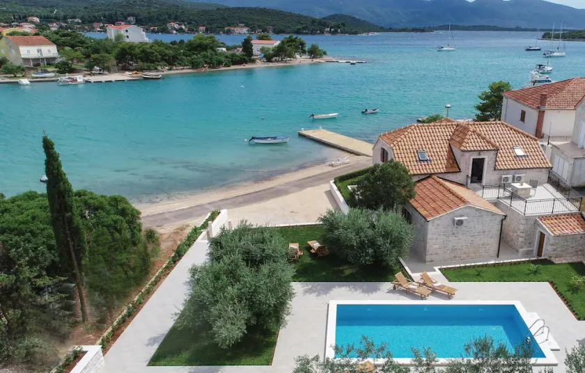 Three-Bedroom Holiday Home In Loviste - Image 1