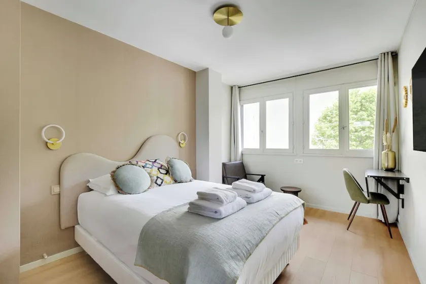 Modern \"green Suites\" Residence - Meudon/velizy - Image 1