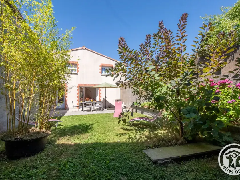 Charming, Eco-Friendly Cottage: Terrace, Garden, Near Puy du Fou & Zoo, Ideal for Families - Image 1