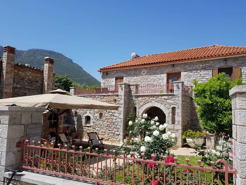 wonderfully restored traditional stone house - Image 1