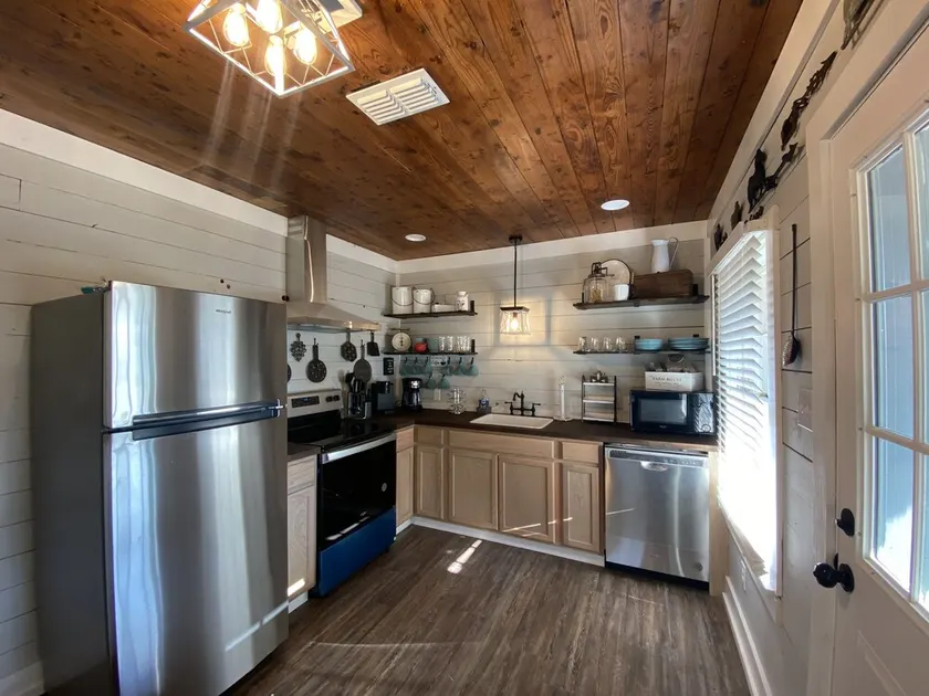 Grandview Carriage House at Copperas Creek - a renovated pet friendly farmhouse. - Image 1