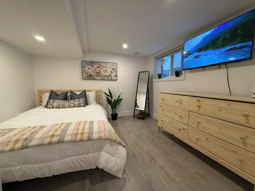 Family-Friendly 3BR in Little Italy - Image 1