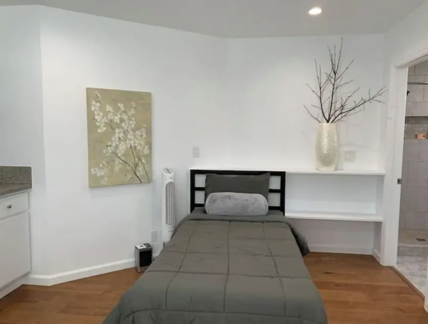 Spacious Studio w/ AC - Near BART/Free Laundry! - Image 1