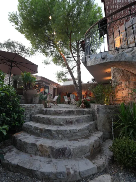 Chi House - Image 1