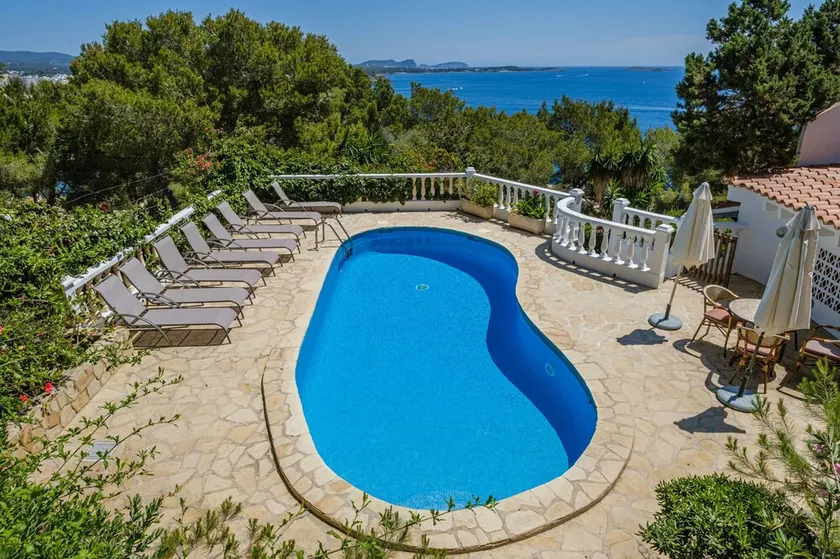 Air-Conditioned Villa with Sea View, Salty Pool, Terraces & Wi-Fi; Parking Available - Image 1