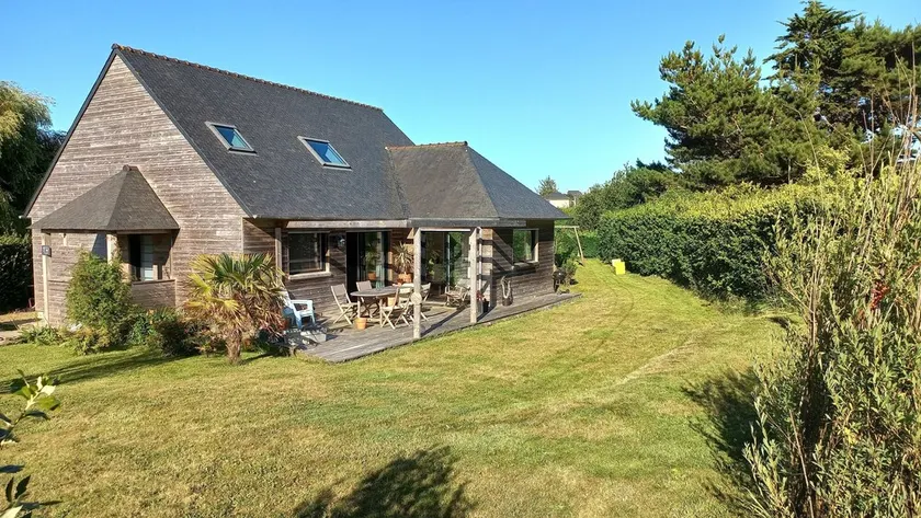 Maison  bois Kerguerezoc,grand jardin,  lumineuse et proches des plages. - Image 1