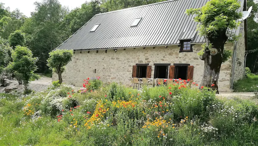 Ferme rénovée entre bois et prairies - Image 1