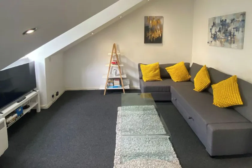Apartment - Sleeps 4 & Excellent Transport Links - Image 1