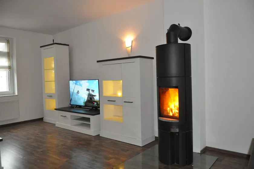 Casa moderna de 120m², localização central, até 10 p. - Image 1