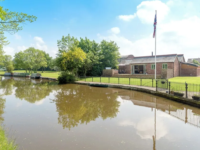2 bedroom accommodation in Tetchill, near Ellesmere - Image 1