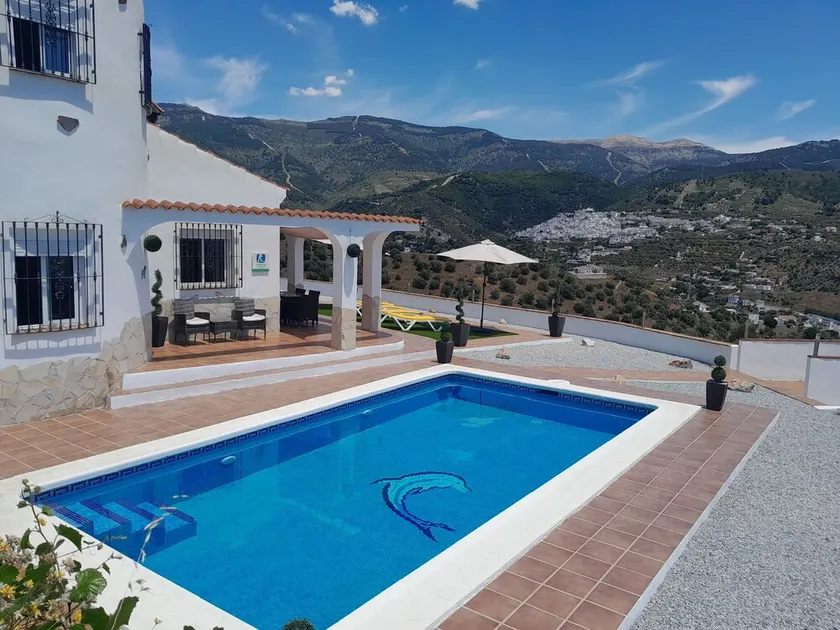 Villa with Amazing Views - Image 1