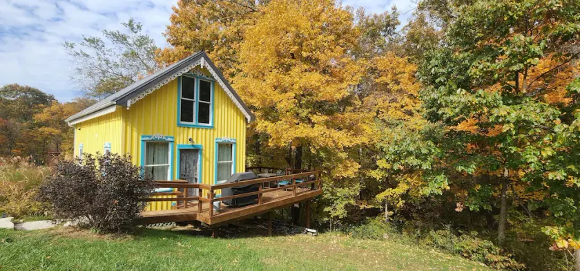 Mardi Gras House – Cozy Cabin on a Peaceful Farm - Image 1