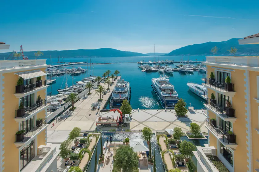 Luxury Regent Penthouse with Sea and Mountain View for 6 People - Image 1