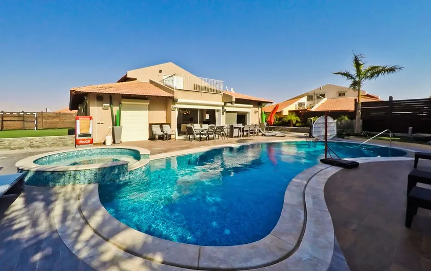 Villa Riviera est la plus luxueuse des villas de la ville. Donc, si vous voulez le meilleur ... - Image 1