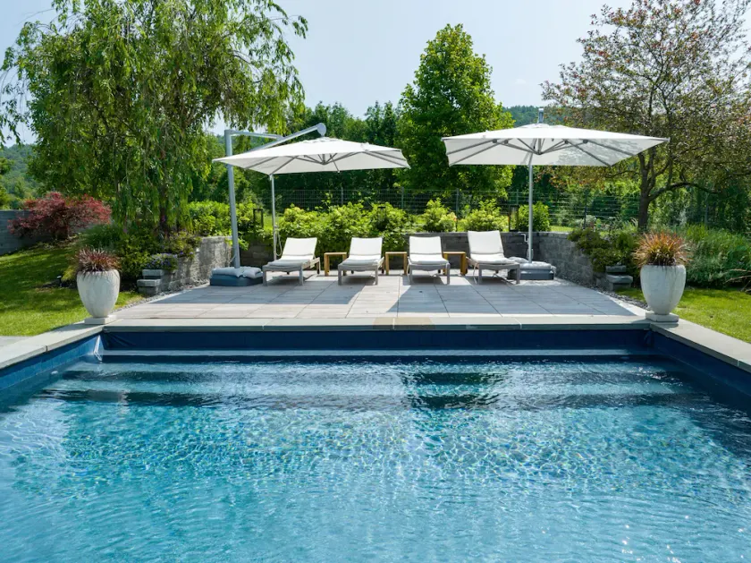 3 bedroom house with a heated pool - Image 1
