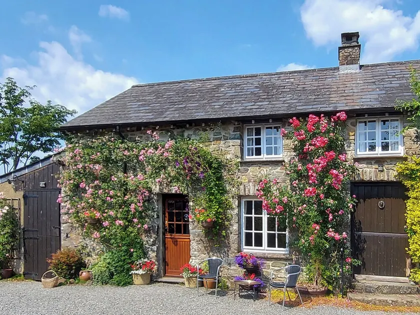 2 bedroom accommodation in Chillaton, near Tavistock - Image 1