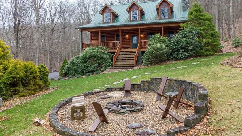 The Forge: Dog Friendly Cabin | Firepit | Gated community 15min to West Jefferson! - Image 1