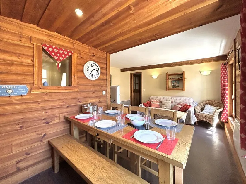 Renovated 2-Bedroom Apartment in Fortified City Center, Briançon - Image 1