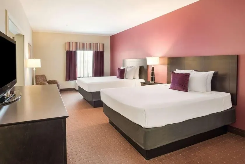 Affordable Stay at Knights Inn Bunkie! Pool, Free Parking, Free Breakfast - Image 1