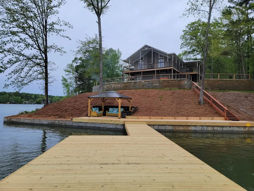 Welcome to Paradise: Stunning Lakefront Home on Lake Martin! - Image 1