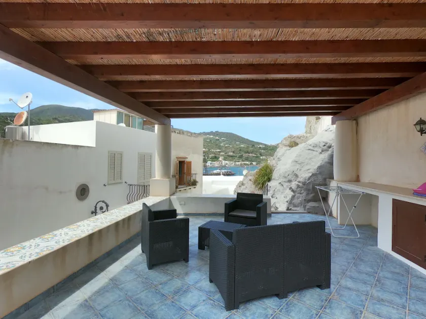 Independent apartment with sea view terrace in the historic center of Lipari - Image 1