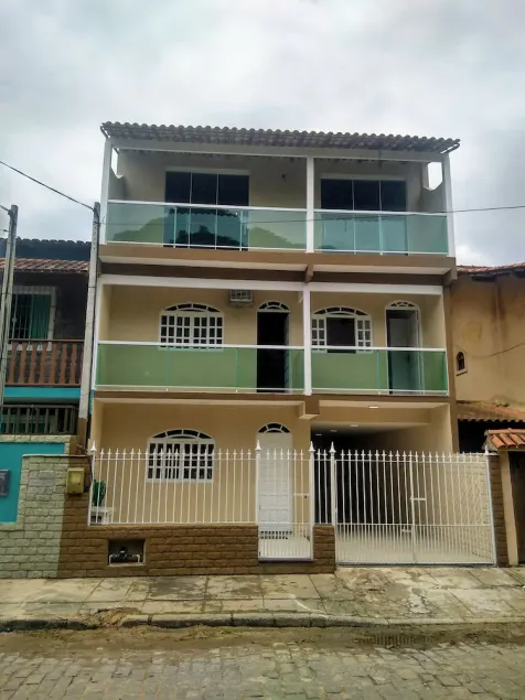 Three-story house, recently renovated, excellent location. - Image 1