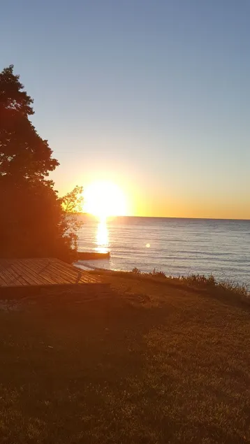 Stunning Lake Erie Waterfront - Image 1