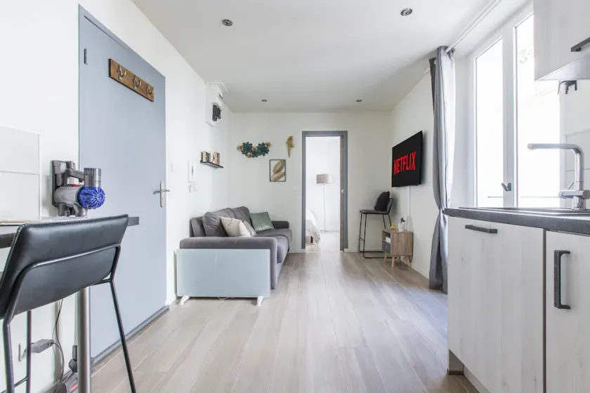 Cute affordable 1-br minutes from Cannes Center - Image 1
