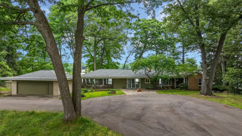 Family Compound: waterfront, 6 acres + pool - Image 1