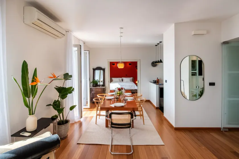 Sunny & Stylish Seafront Apartment overlooking the Ocean, Old Town and Marina - Image 1