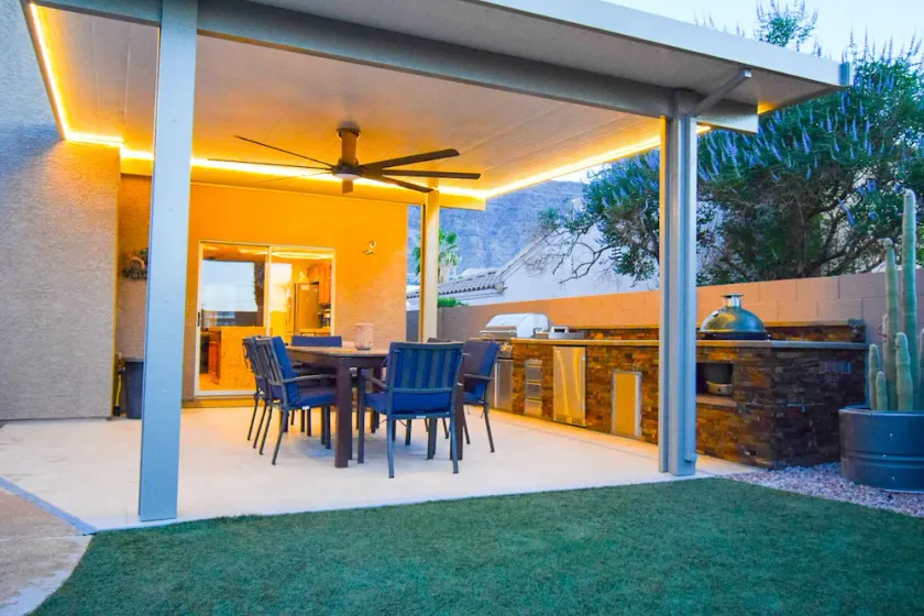 Inviterer Henderson Home med privat pool - Image 1