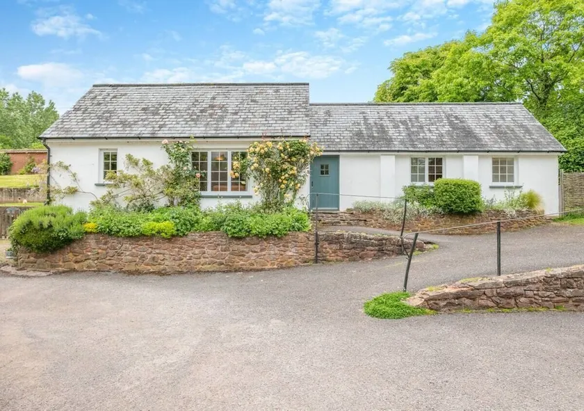 Beautiful Devon Cottage near Exeter with easy access to the moors & coast - Image 1