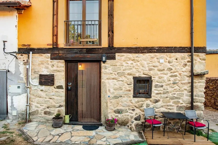 Country House 'Quimera' with Mountain Views, Balcony and Wi-Fi - Image 1