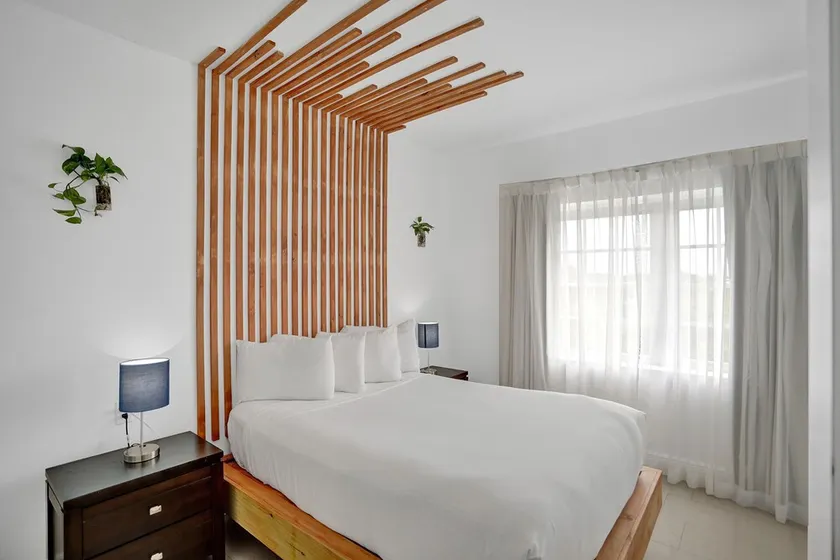 Miami Beach Deluxe One Bedroom apartment Sleeps 3 - Image 1