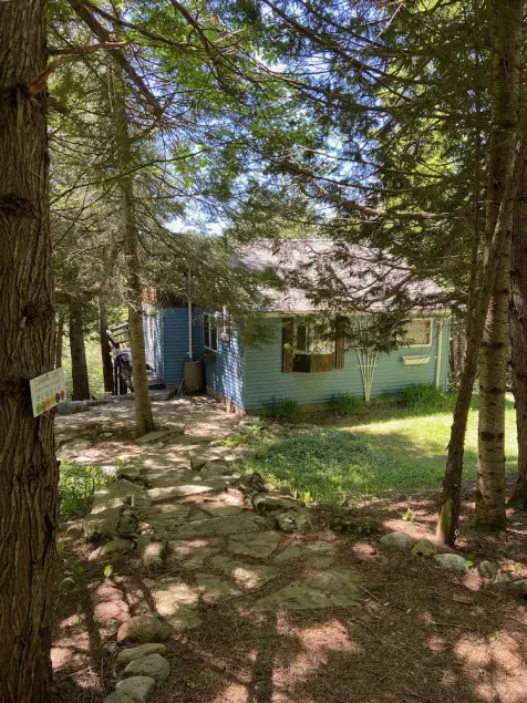 Family-friendly cottage right on Drag River - Image 1