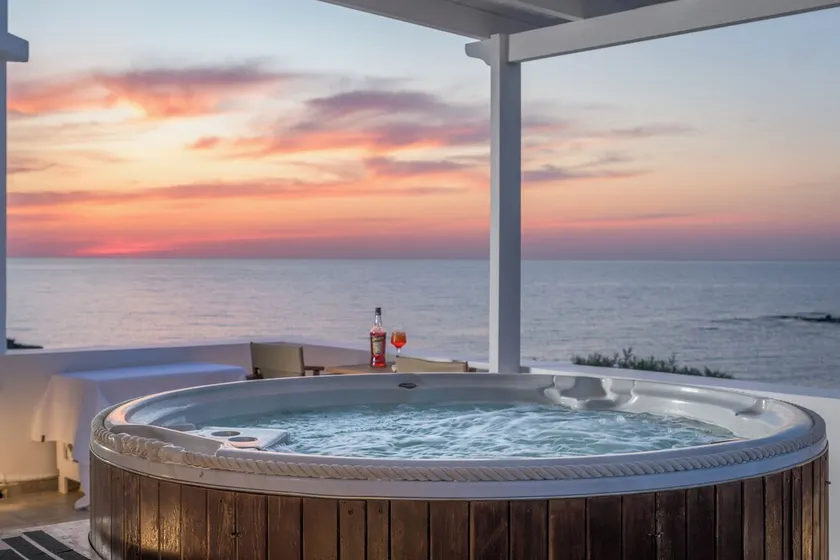 Luxurious oceanfront villa with unique sunset & hot tub - Image 1