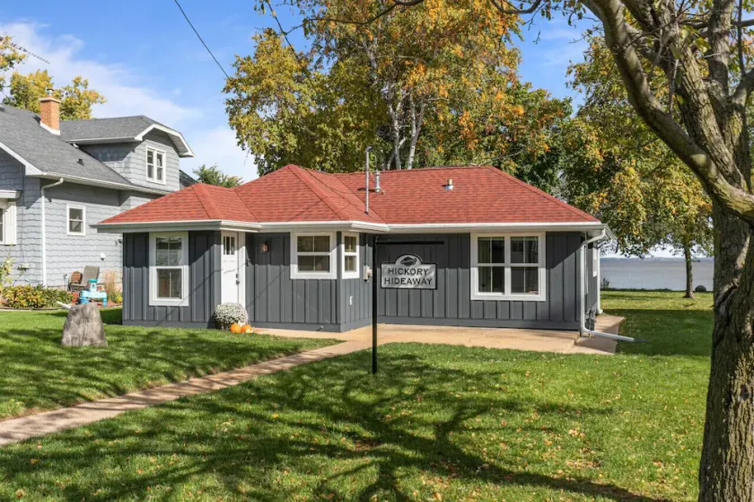 Hickory Hideaway Cozy 2-Bedroom Home on Lake Winnebago - Image 1