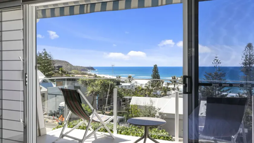 Breathtaking Ocean views in Sunshine Beach! Unit 2 Surfscene, 17 Park Crescent - Image 1