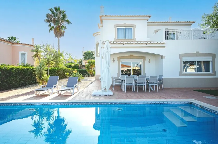 Four Bedroom Villa with private pool Oasis Parque AT09 - Image 1